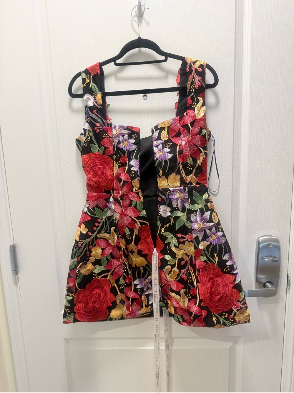 ELLIATT Talia Mini Dress Black Floral Wedding Guest Cocktail size M Flaw !! - Picture 8 of 9
